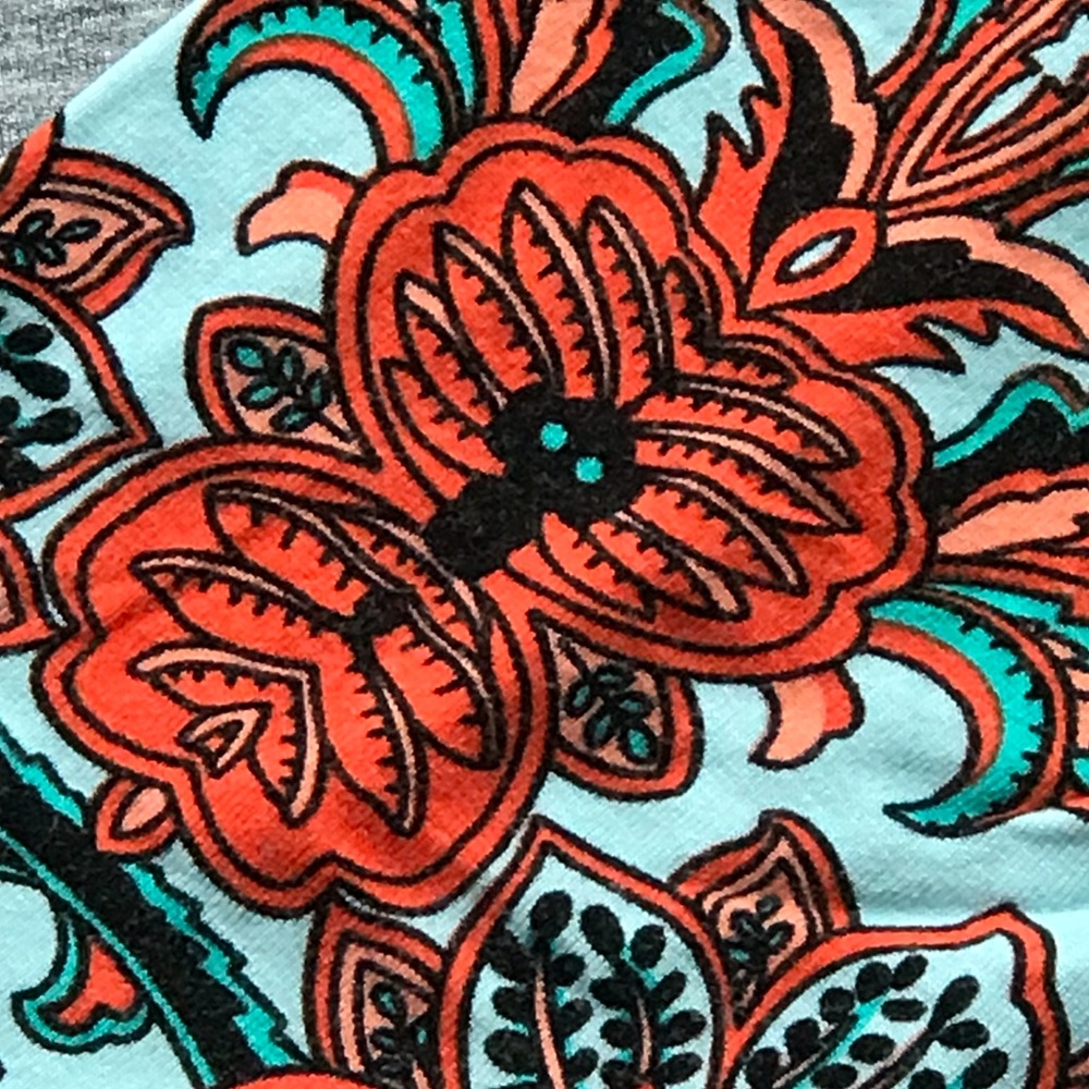 LULAROE Randy tee - Picture 2 of 2